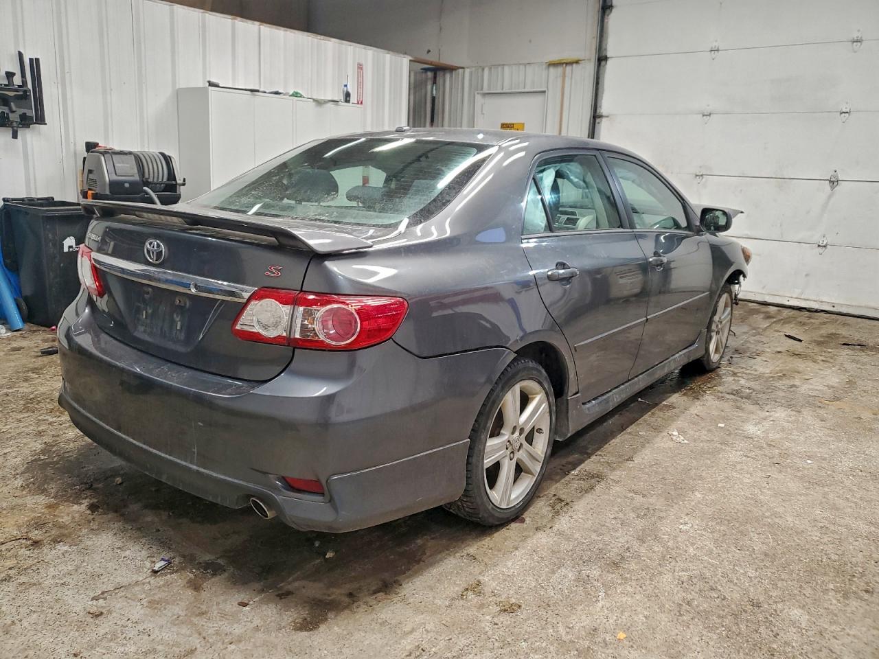 2013 TOYOTA COROLLA BASE photo 3