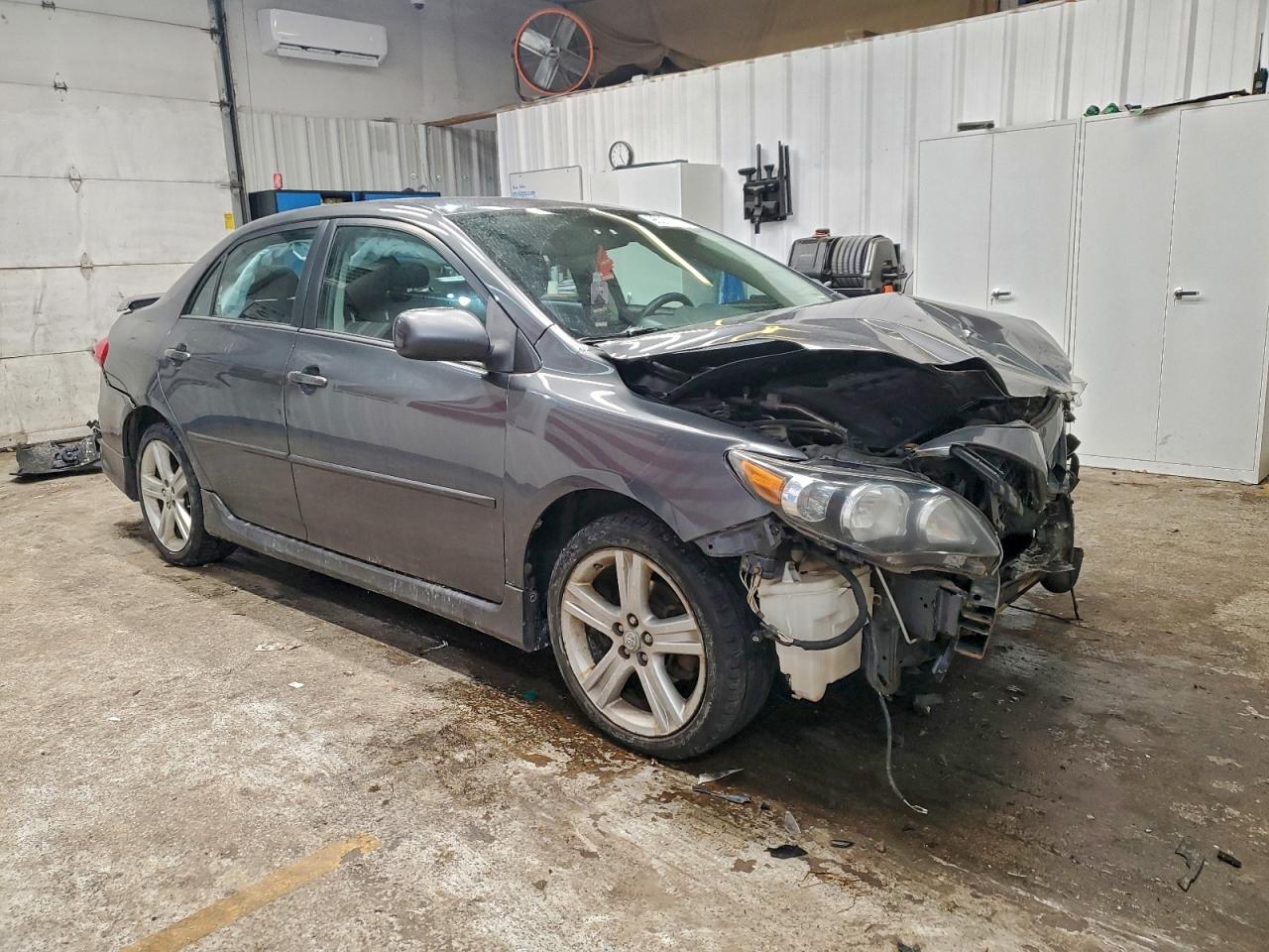 2013 TOYOTA COROLLA BASE photo 4