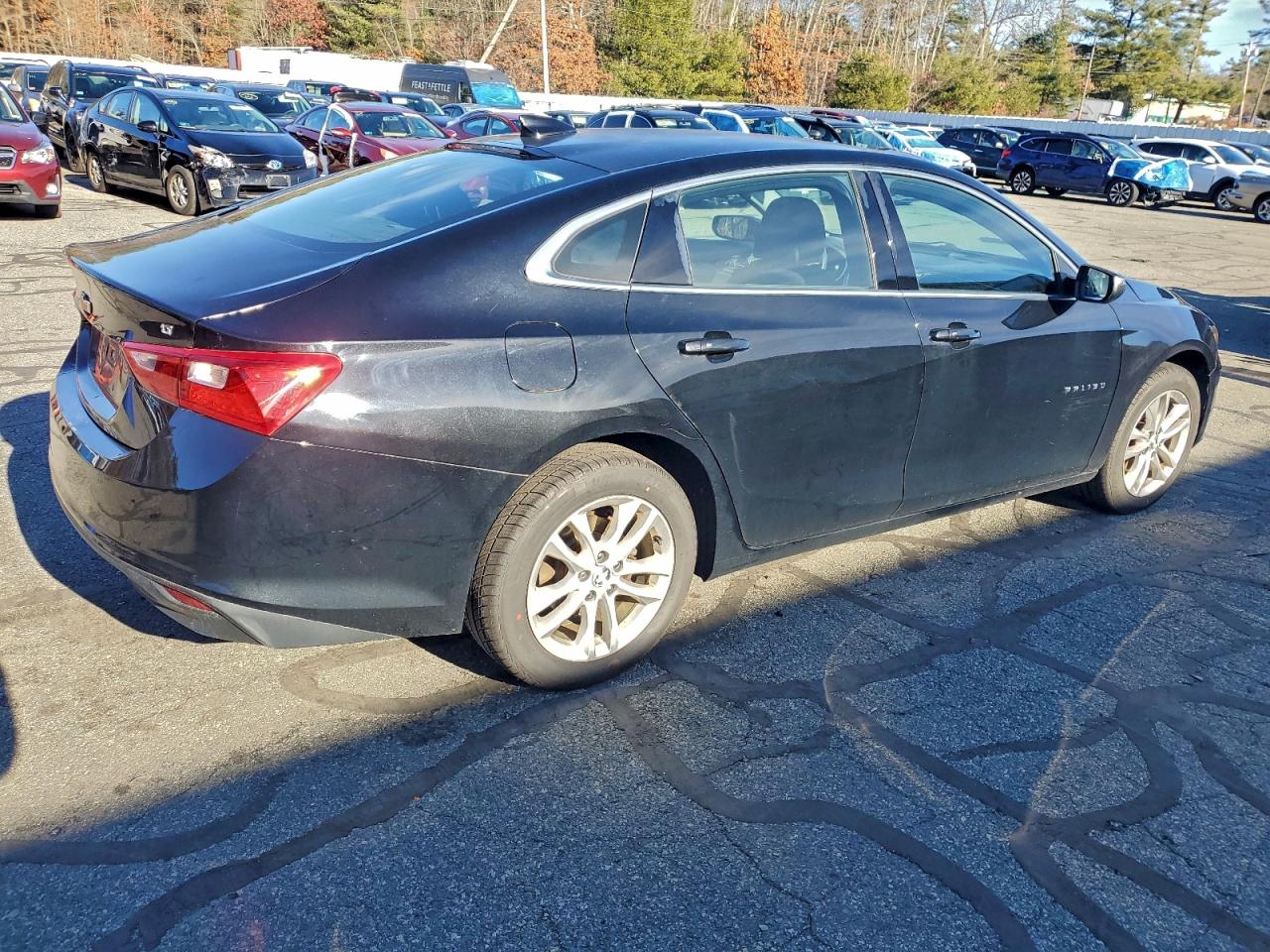 2017 CHEVROLET MALIBU LT photo 3