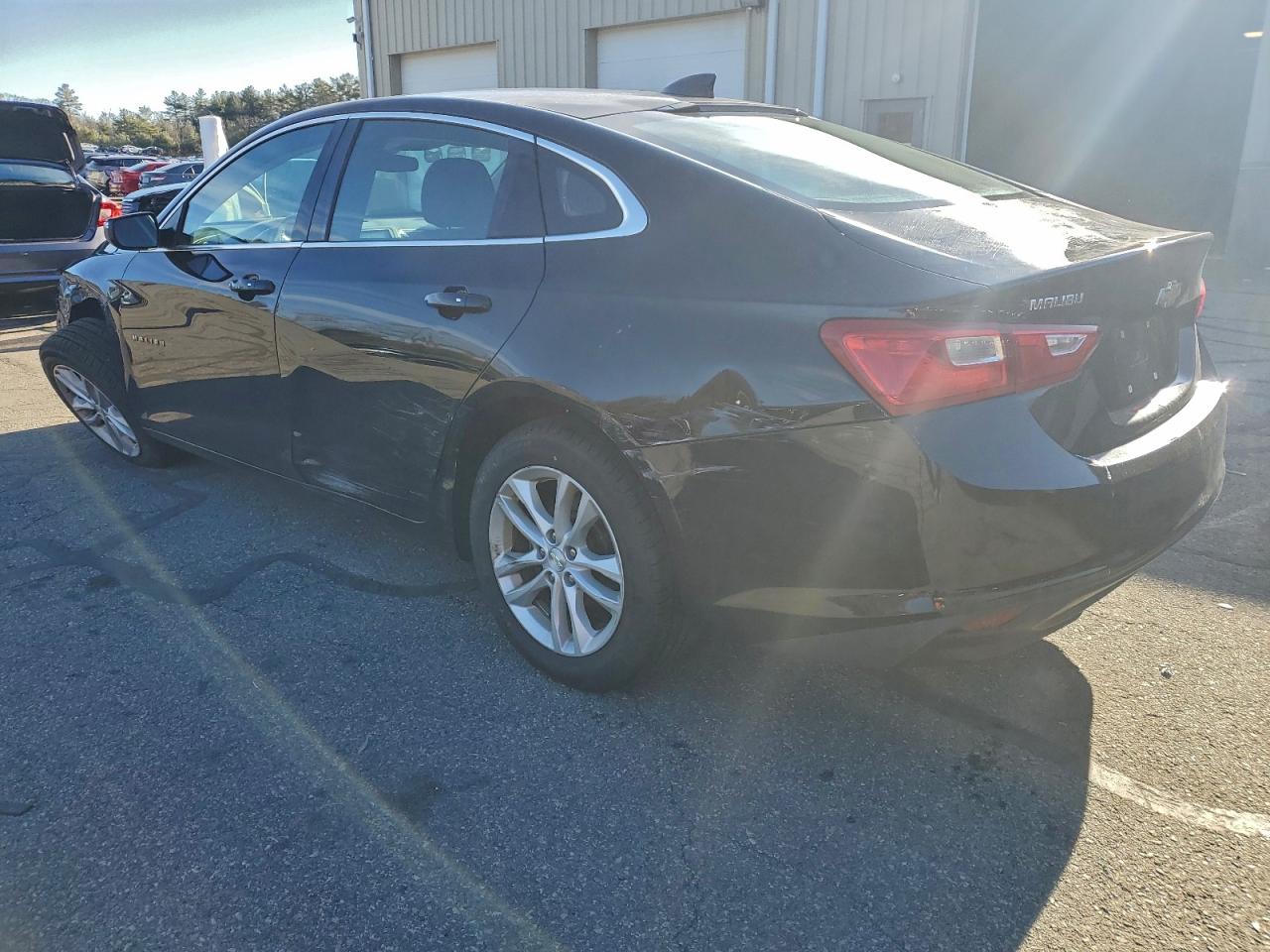2017 CHEVROLET MALIBU LT photo 2