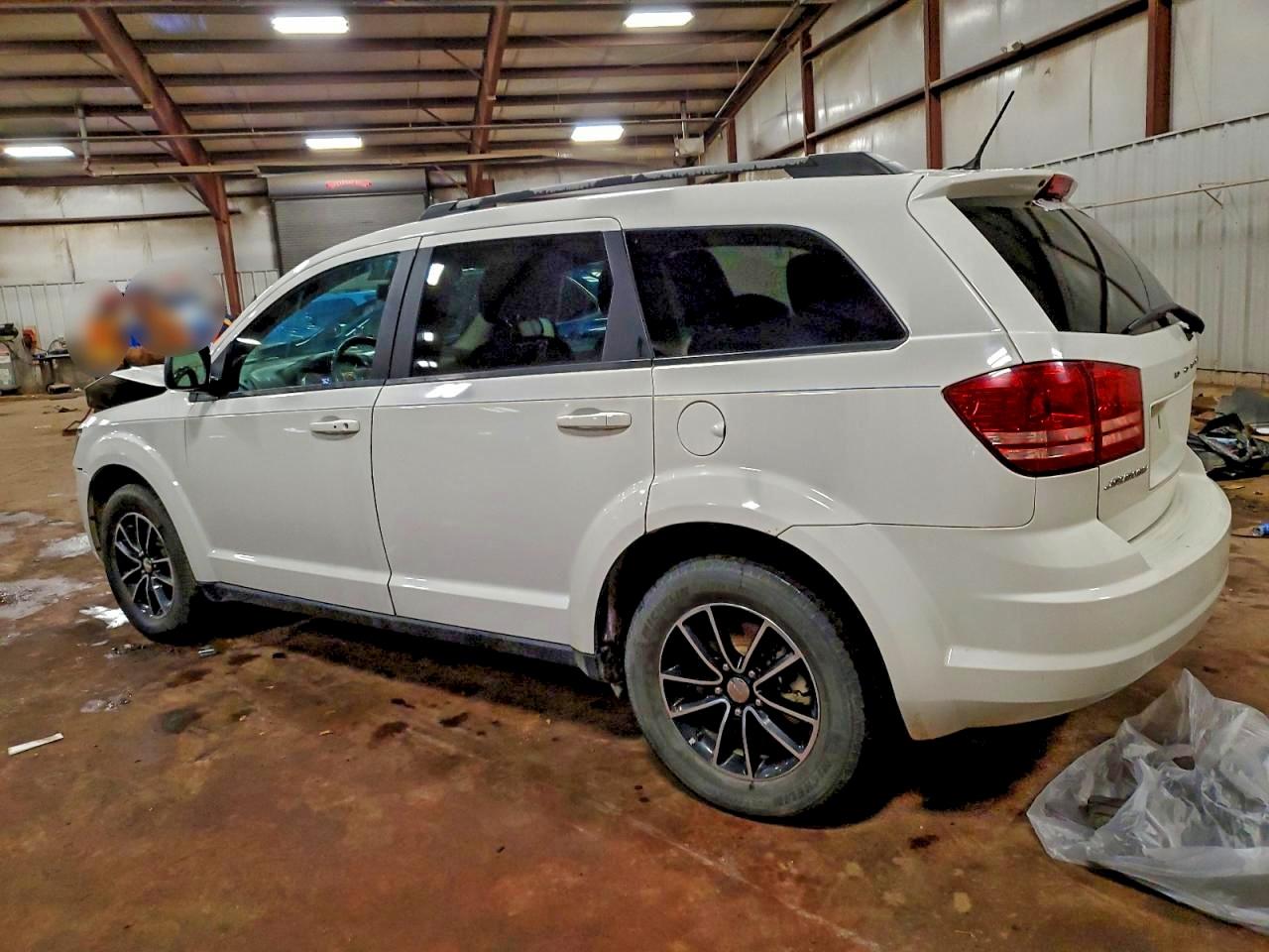 2017 DODGE JOURNEY SE photo 2