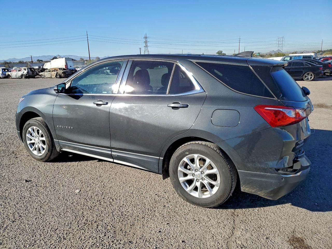 2018 CHEVROLET EQUINOX LT photo 2