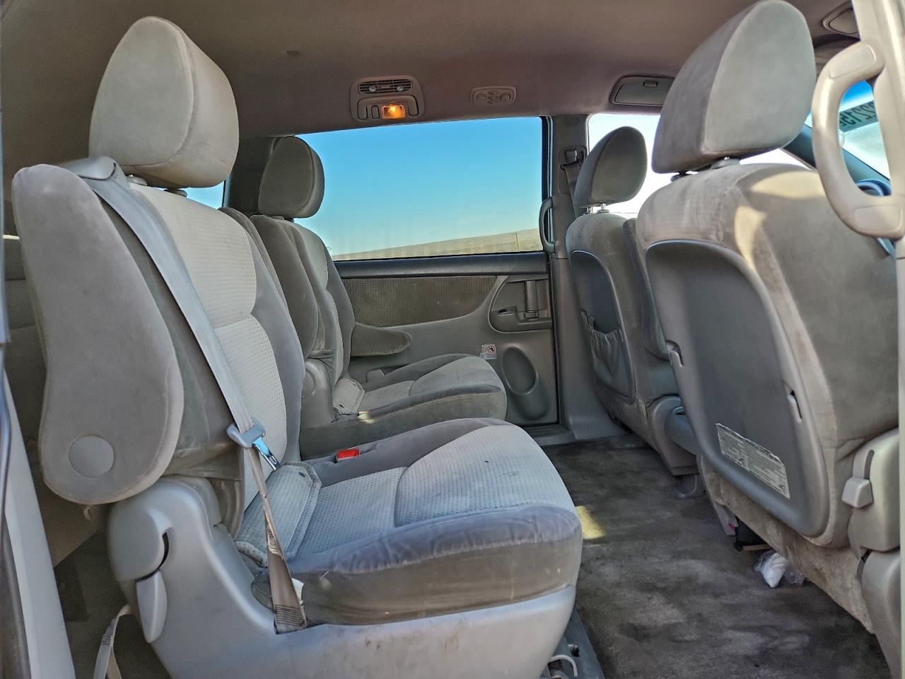 2009 TOYOTA SIENNA CE photo 11