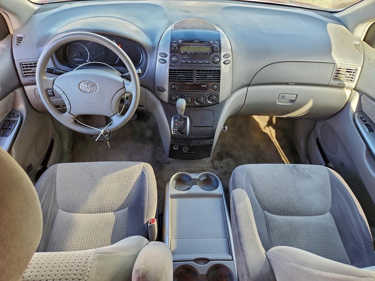 2009 TOYOTA SIENNA CE photo 8