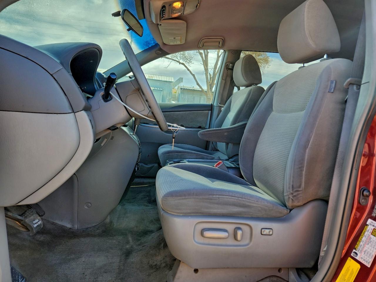 2009 TOYOTA SIENNA CE photo 7