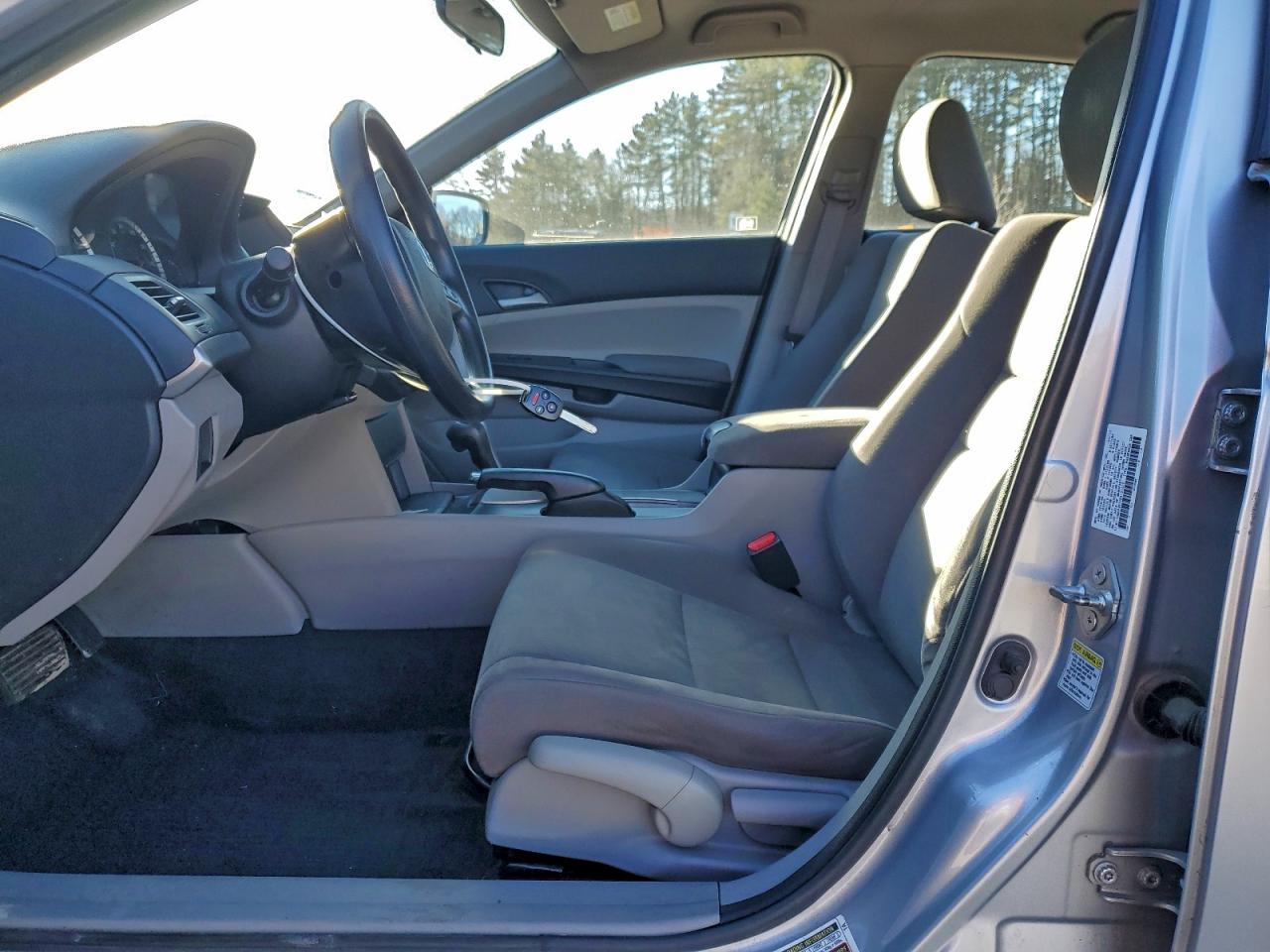 2012 HONDA ACCORD LX photo 7