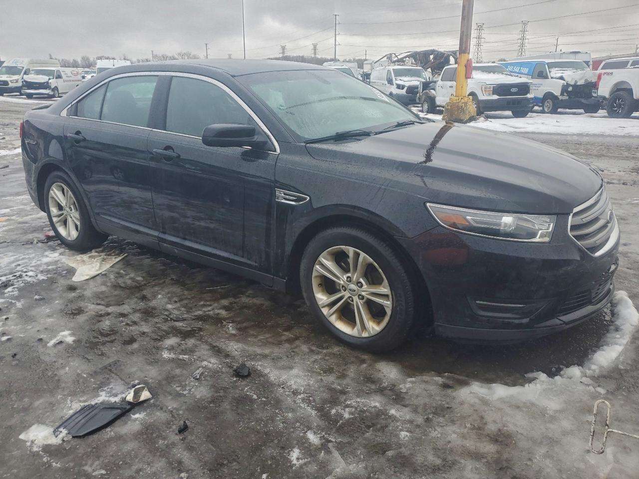 2016 FORD TAURUS SEL photo 4