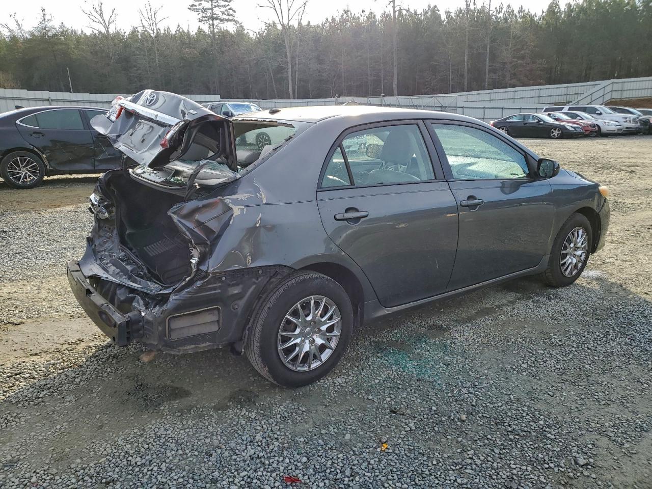 2011 TOYOTA COROLLA BASE photo 3