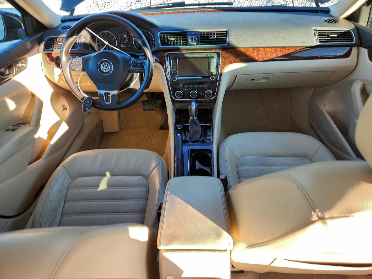 2012 VOLKSWAGEN PASSAT SEL photo 8