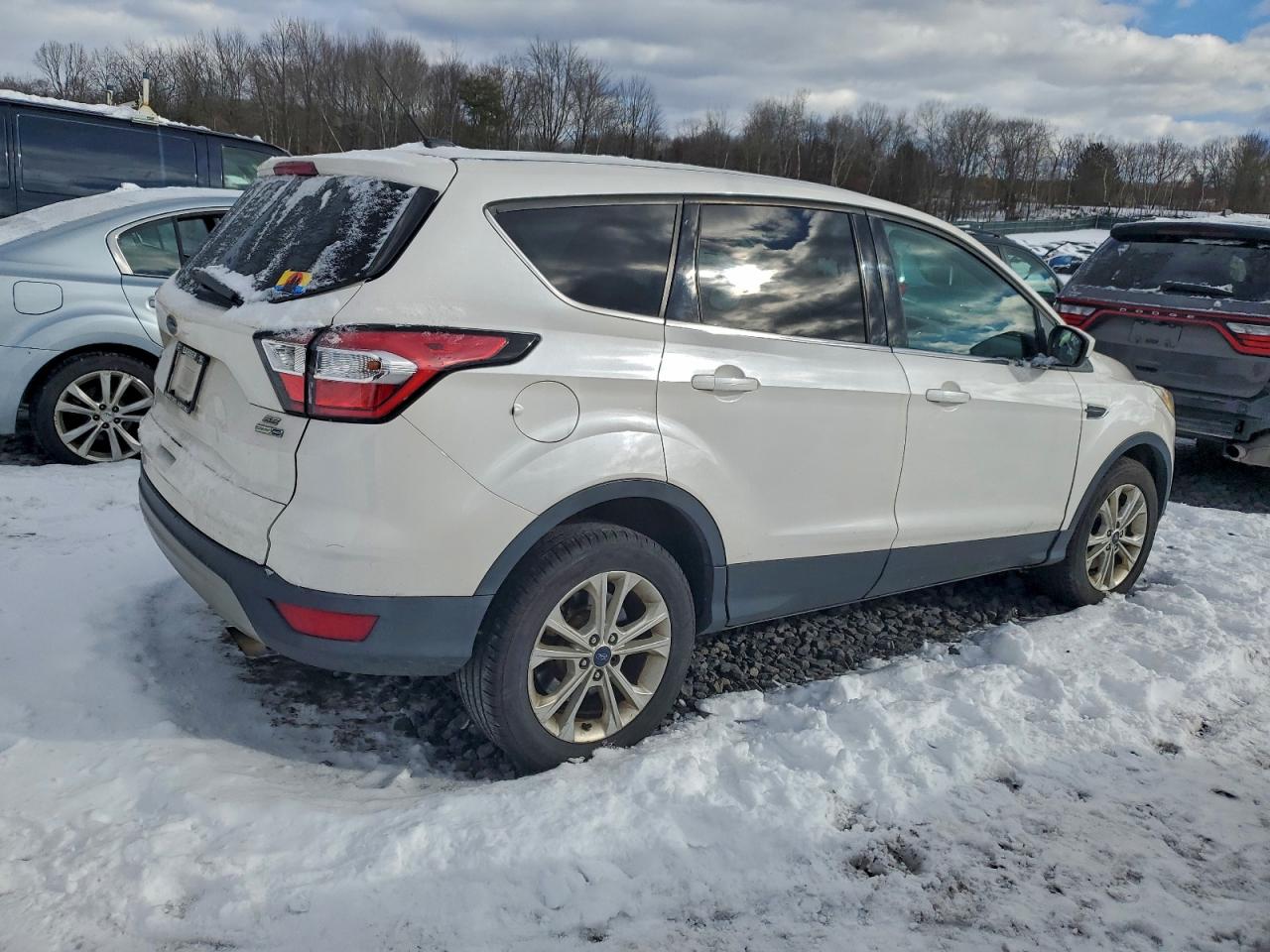 2017 FORD ESCAPE SE photo 3