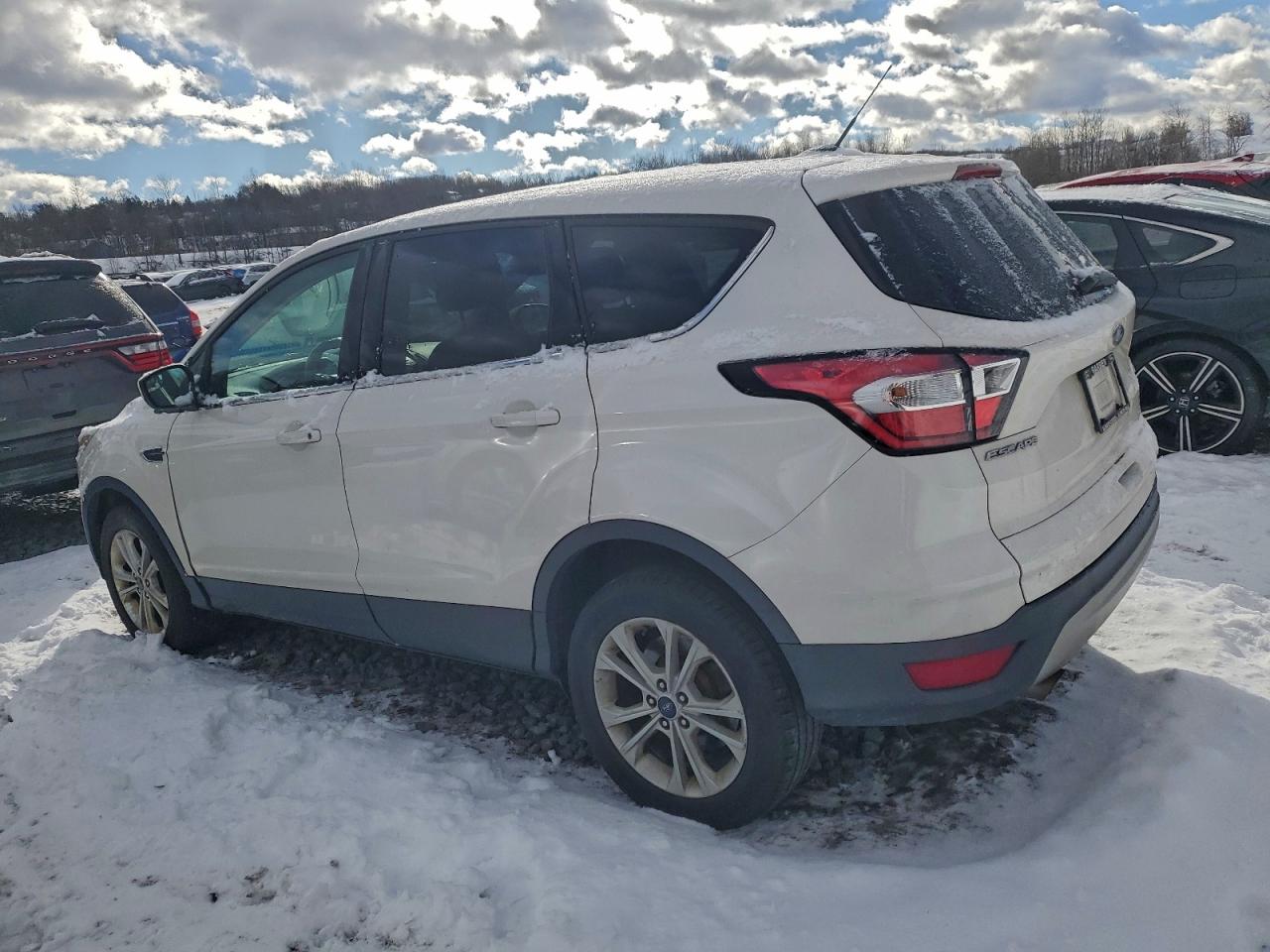 2017 FORD ESCAPE SE photo 2