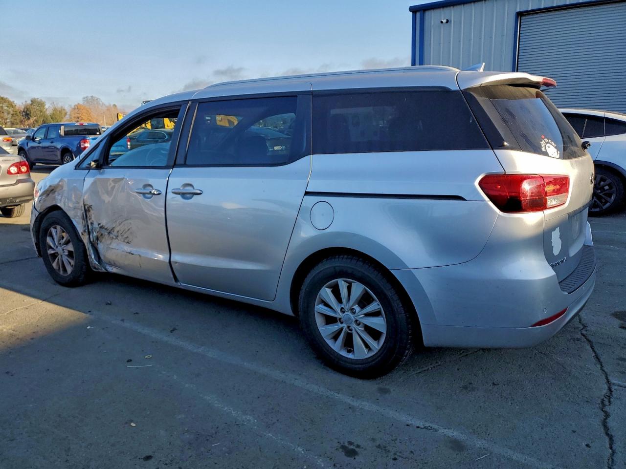 2017 KIA SEDONA LX photo 2