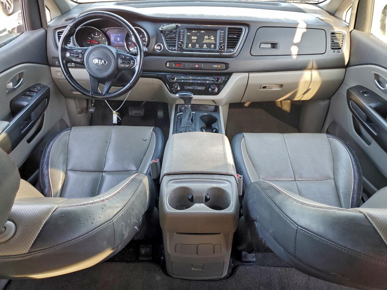 2017 KIA SEDONA LX photo 8