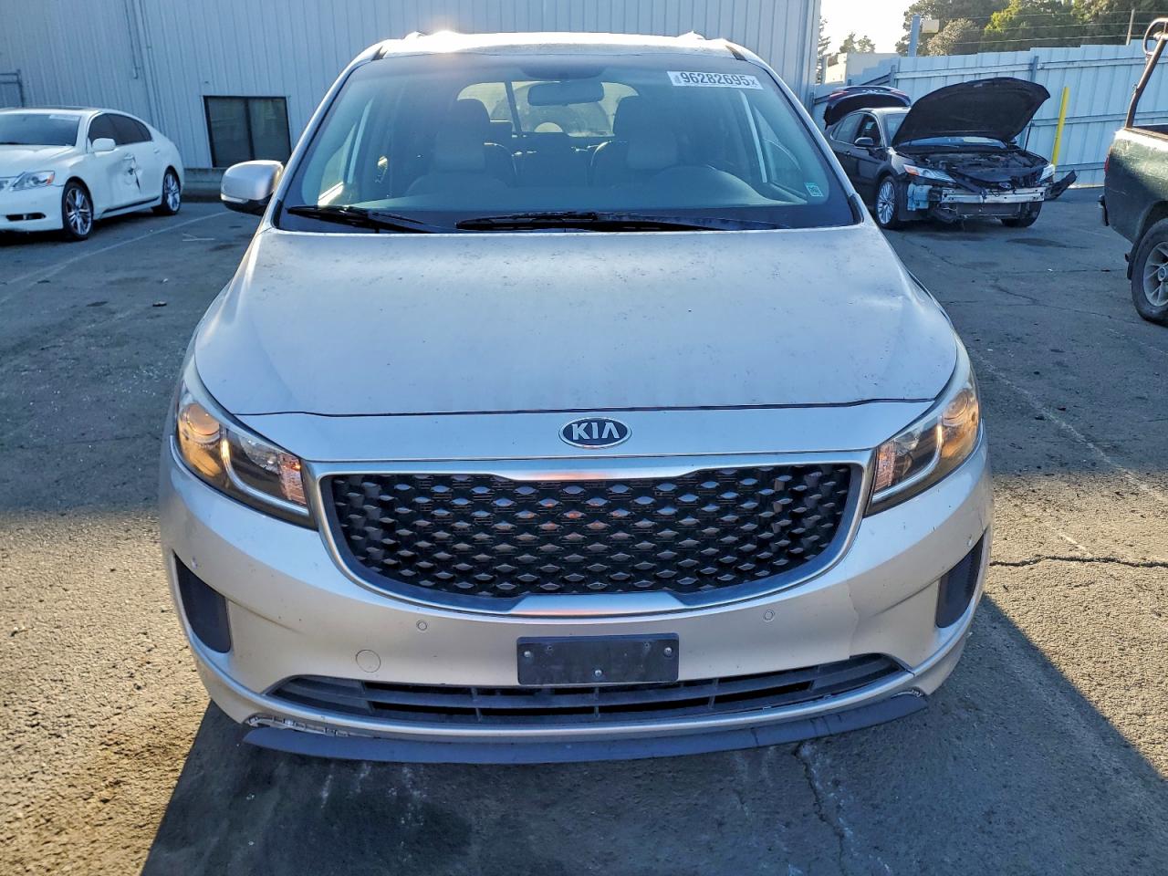 2017 KIA SEDONA LX photo 5