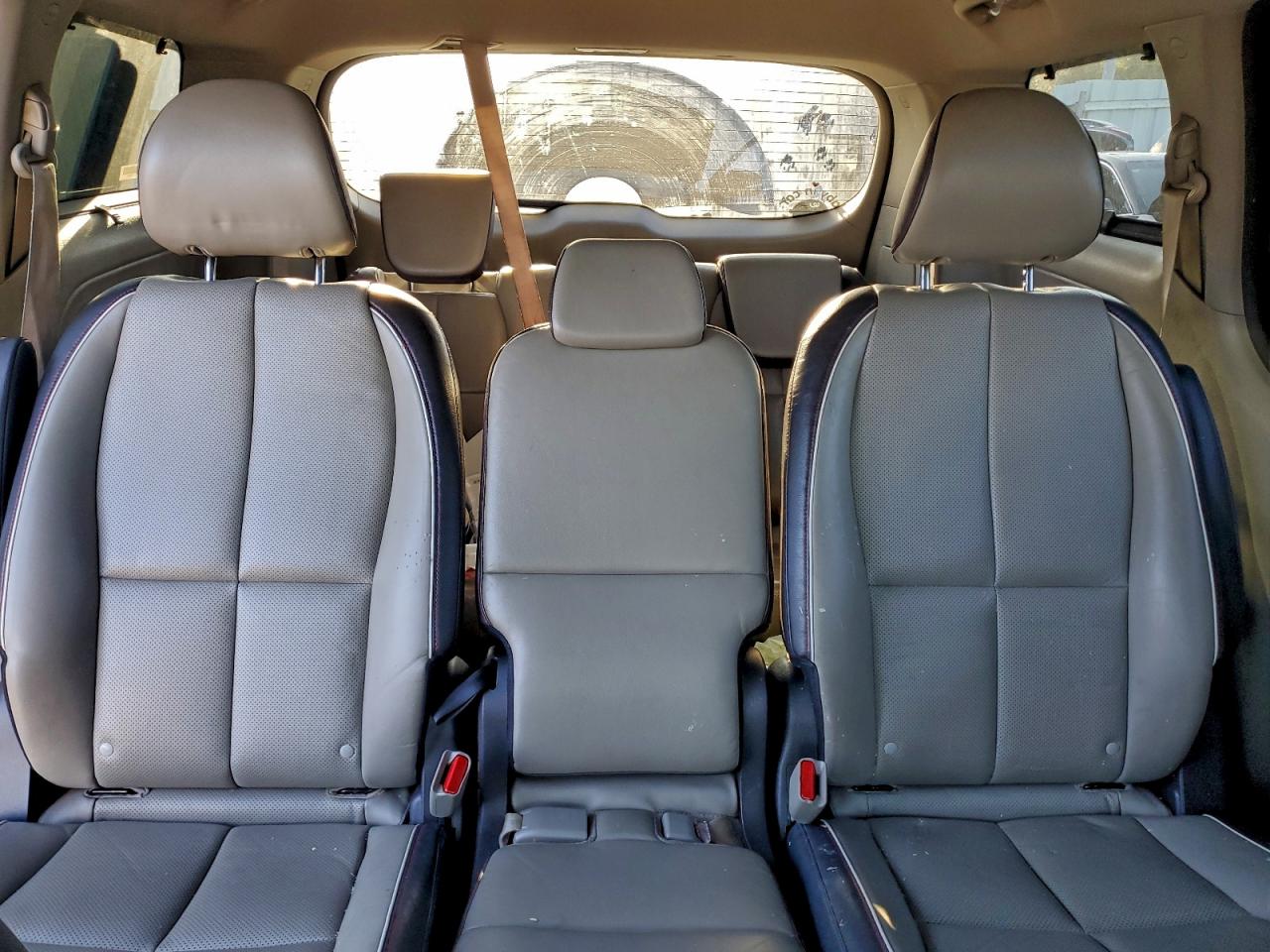 2017 KIA SEDONA LX photo 10