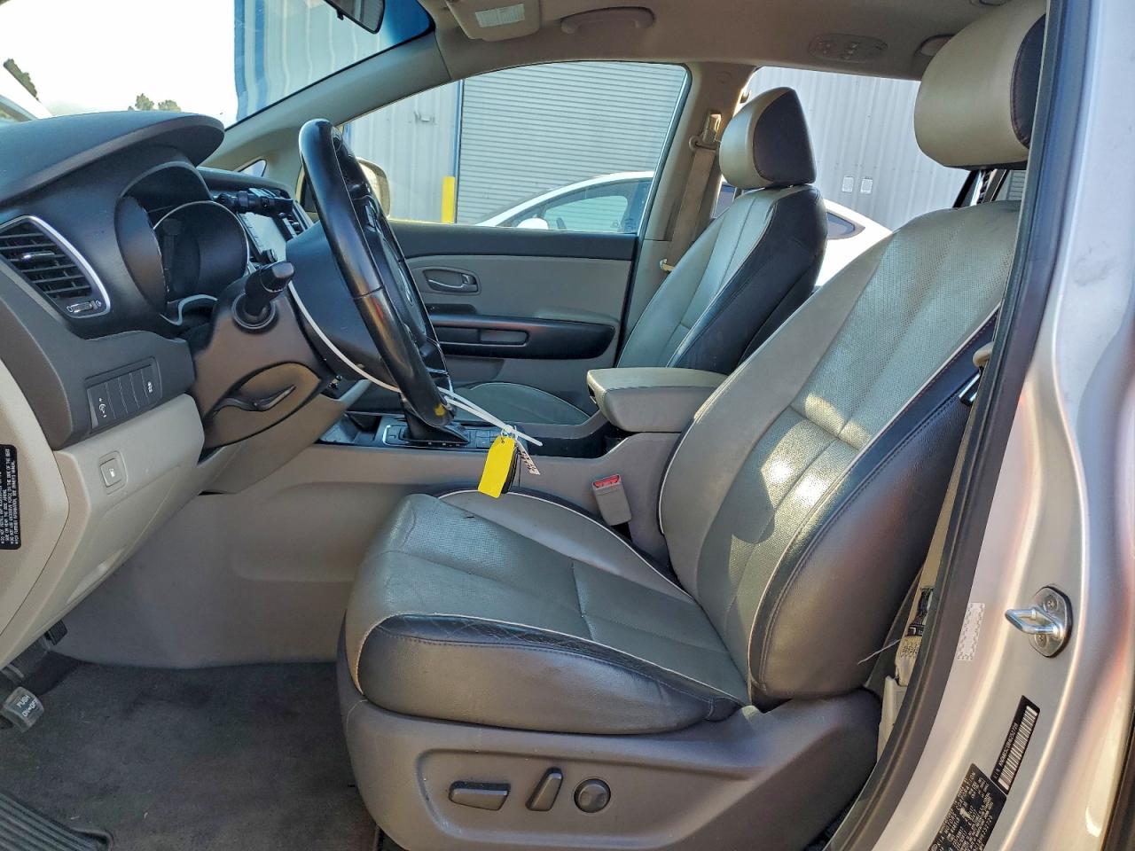 2017 KIA SEDONA LX photo 7