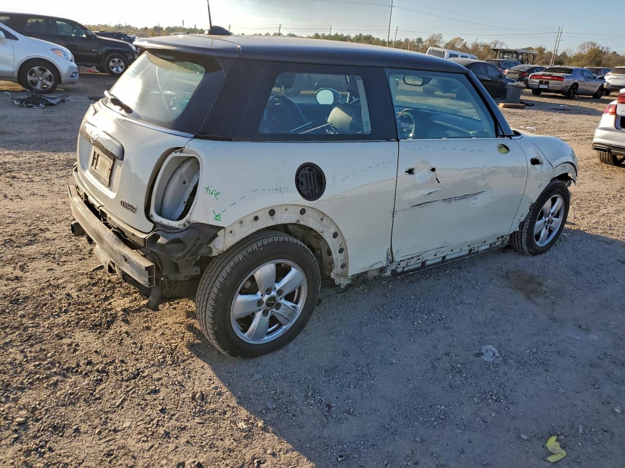 2016 MINI COOPER photo 3