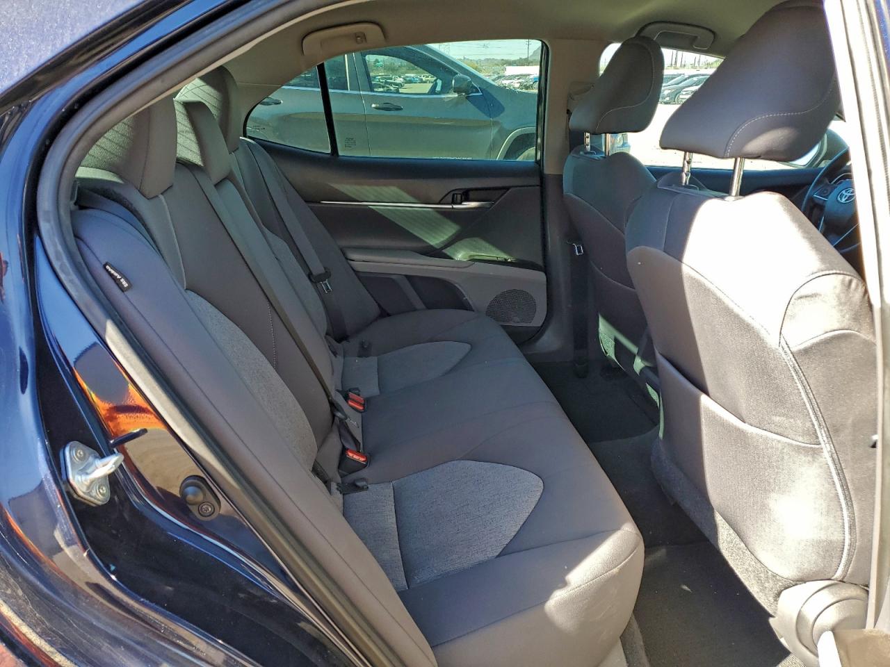2021 TOYOTA CAMRY LE photo 10