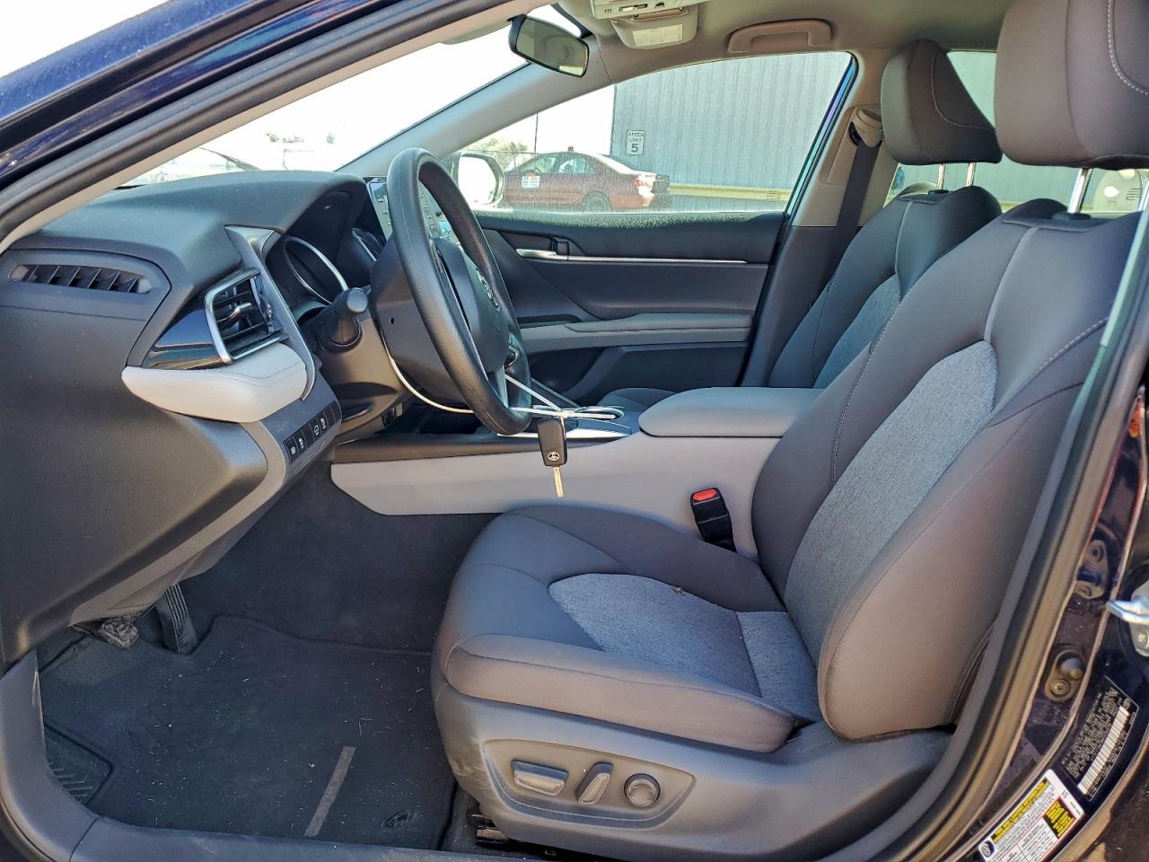 2021 TOYOTA CAMRY LE photo 7