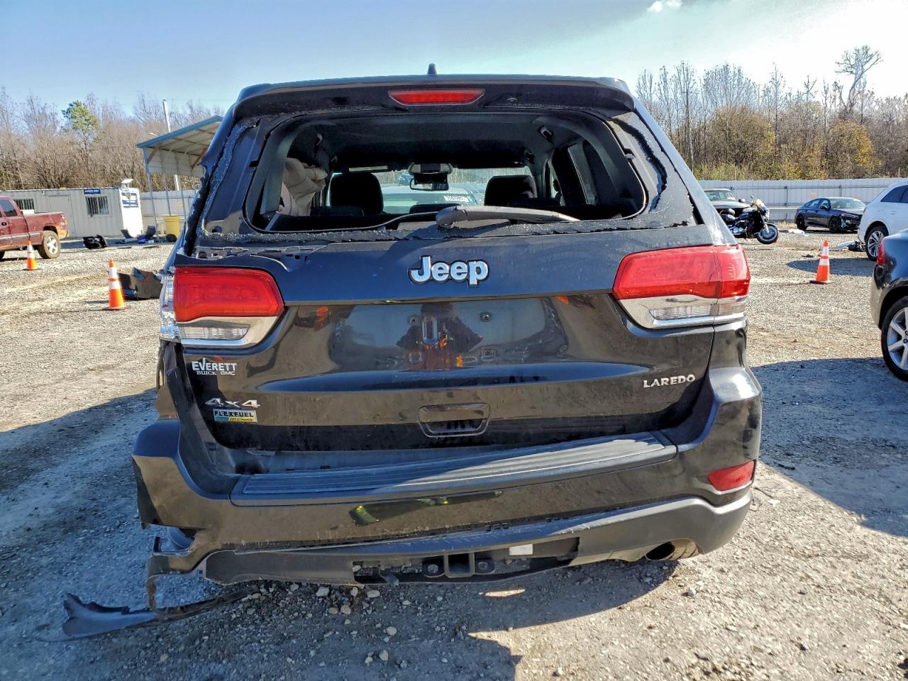 2015 JEEP GRAND CHEROKEE LAREDO photo 16