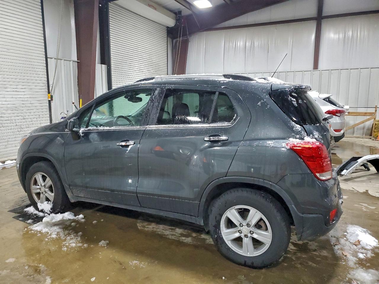 2020 CHEVROLET TRAX 1LT photo 2
