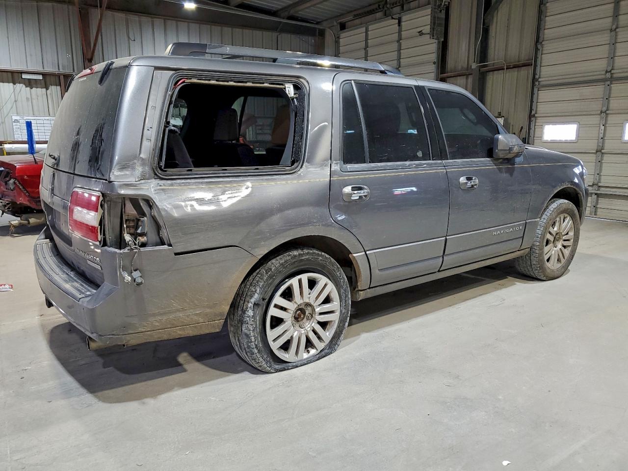 2013 LINCOLN NAVIGATOR photo 3