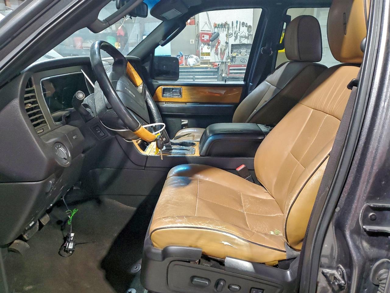 2013 LINCOLN NAVIGATOR photo 7