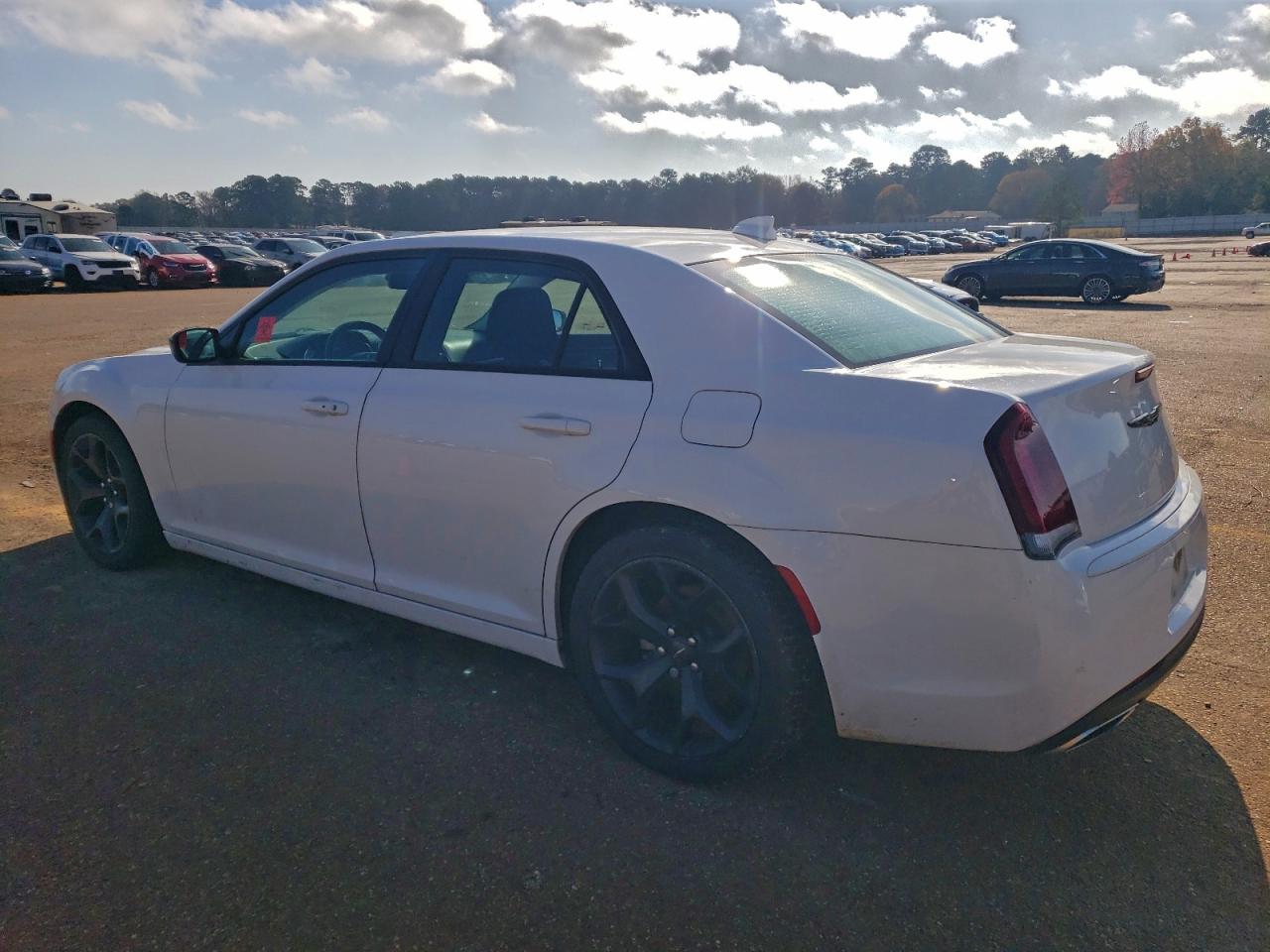 2021 CHRYSLER 300 TOURING photo 2
