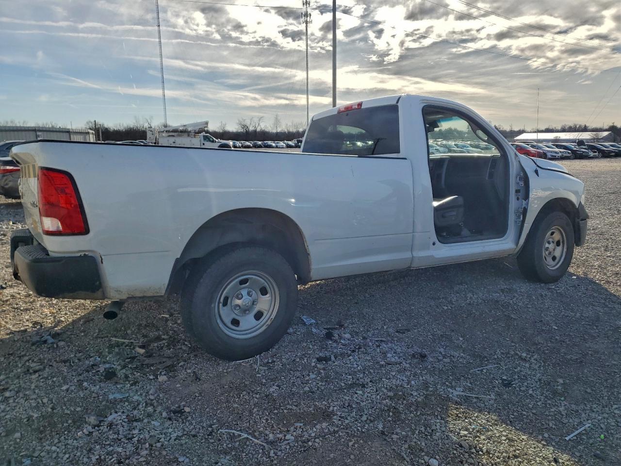 2021 RAM 1500 CLASSIC TRADESMAN photo 3
