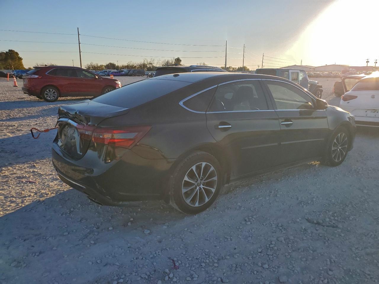 2016 TOYOTA AVALON XLE photo 3