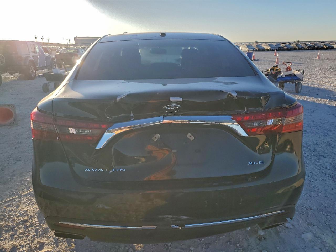 2016 TOYOTA AVALON XLE photo 6