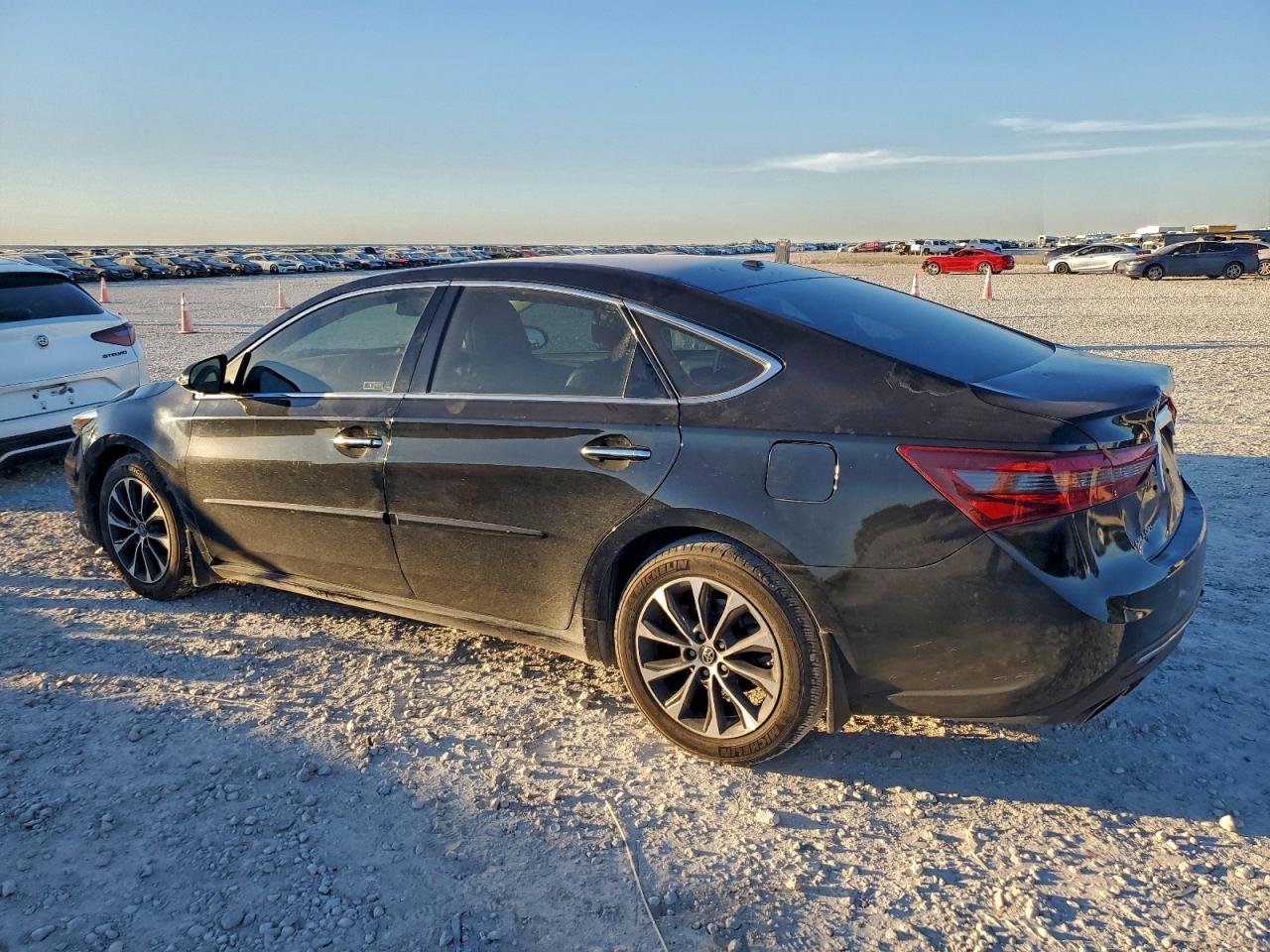 2016 TOYOTA AVALON XLE photo 2