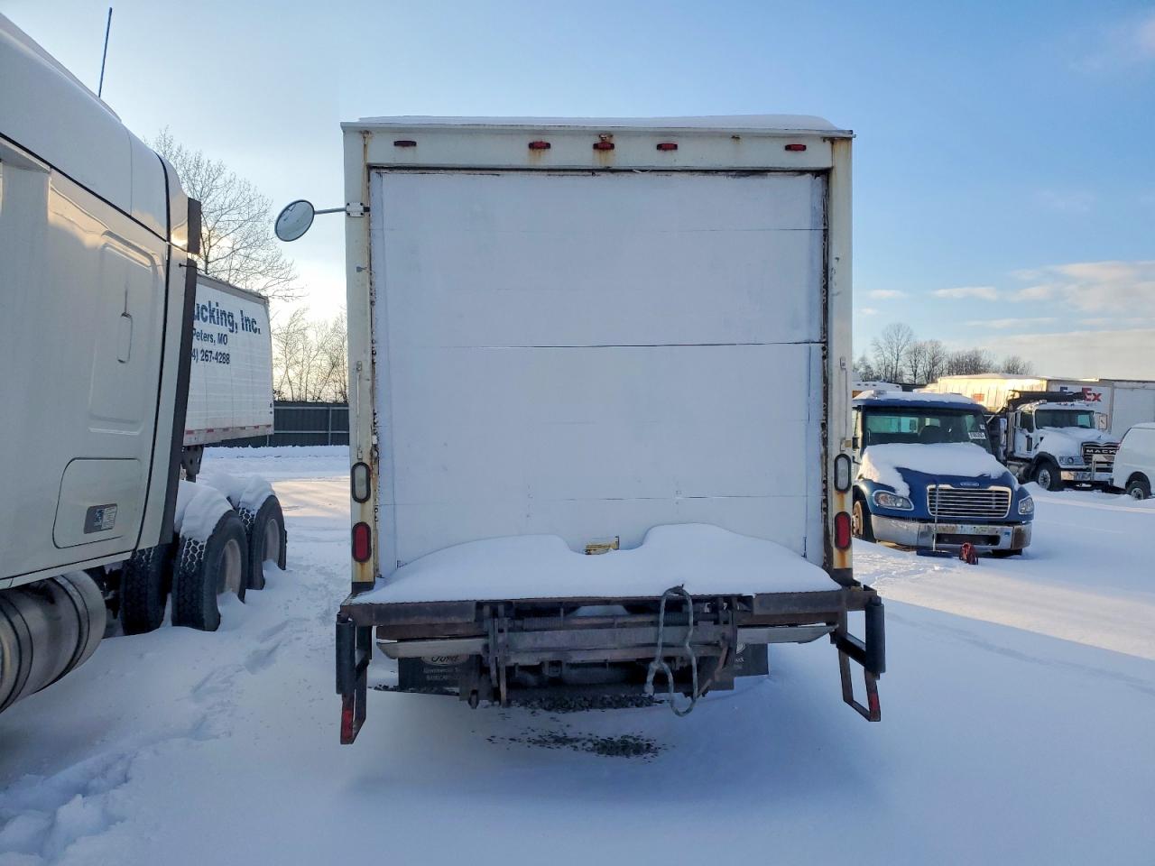 2017 FORD F550 SUPER DUTY BOX TRUCK photo 6