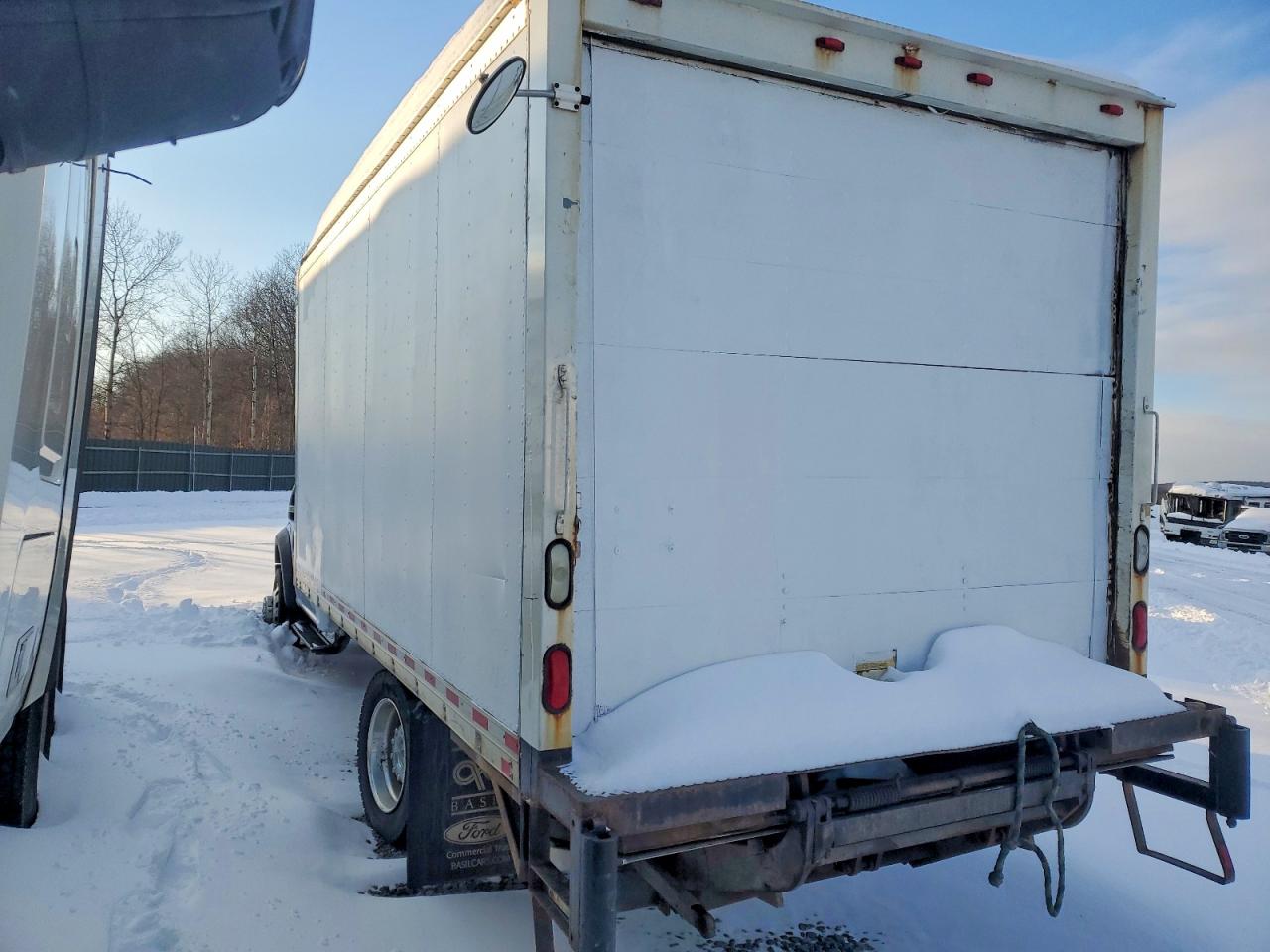 2017 FORD F550 SUPER DUTY BOX TRUCK photo 2