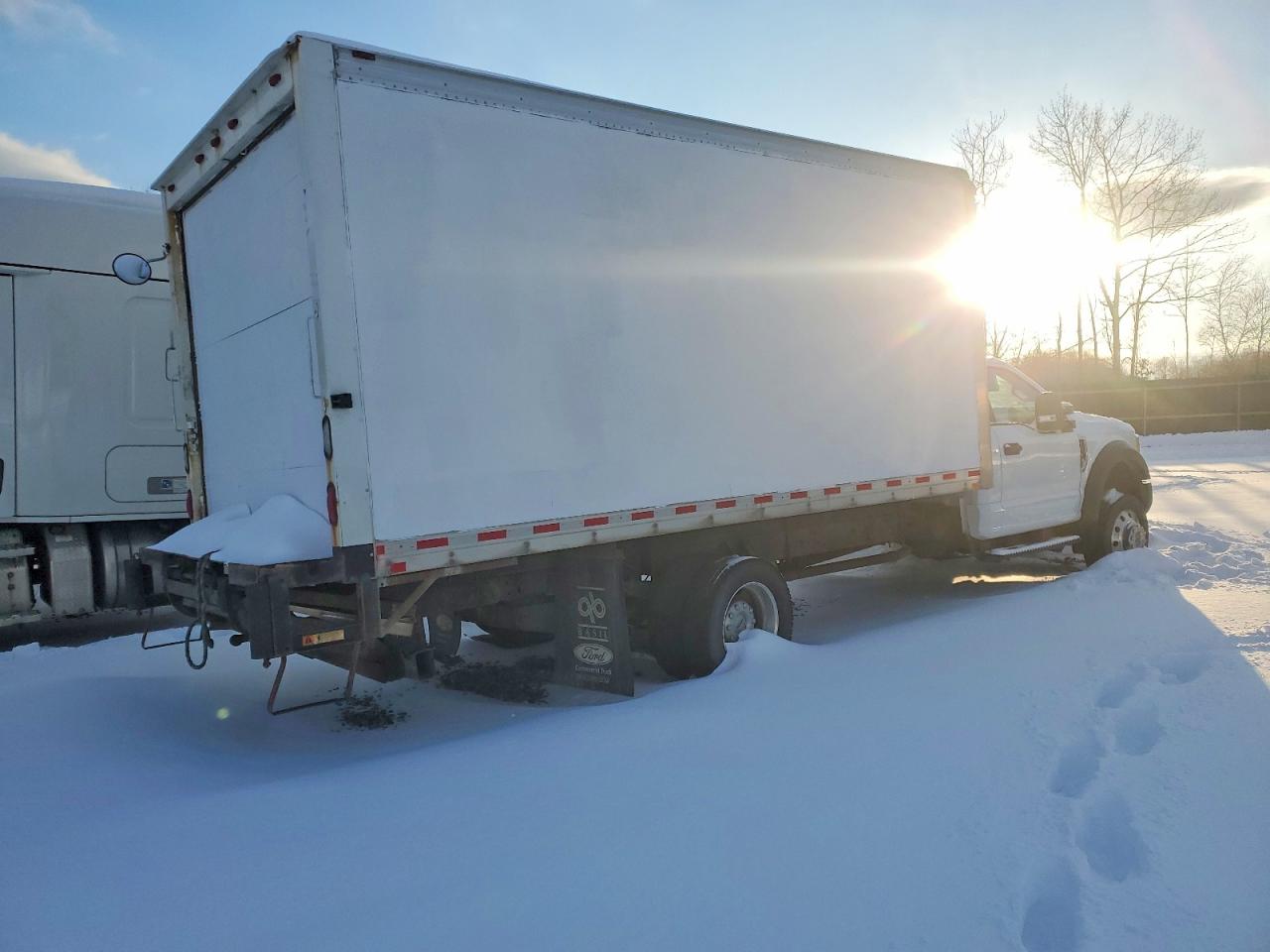 2017 FORD F550 SUPER DUTY BOX TRUCK photo 3