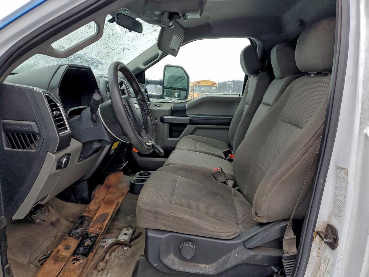 2017 FORD F550 SUPER DUTY BOX TRUCK photo 7