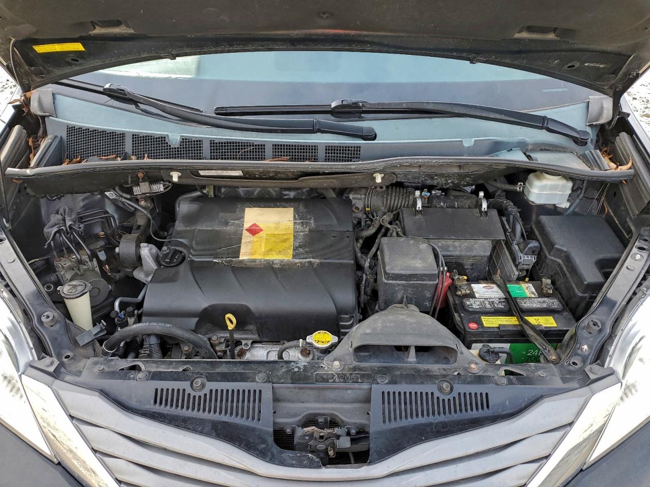 2013 TOYOTA SIENNA XLE photo 12