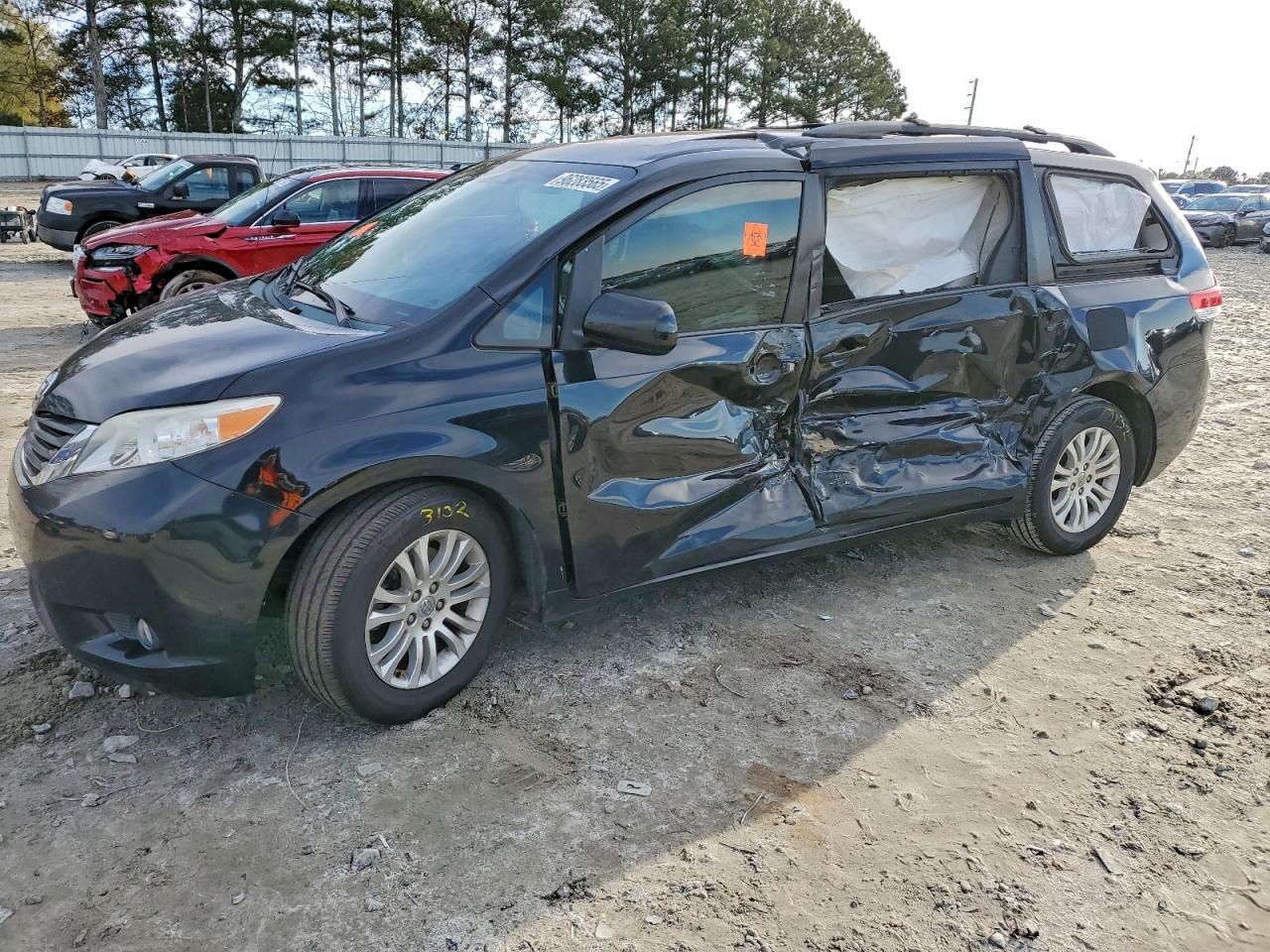 2013 TOYOTA SIENNA