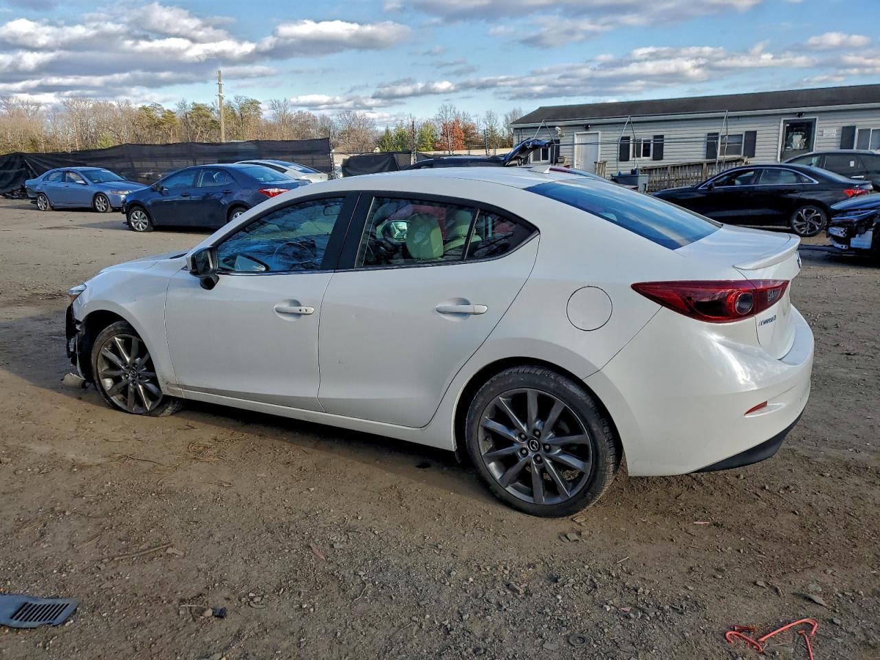 2018 MAZDA 3 GRAND TOURING photo 2