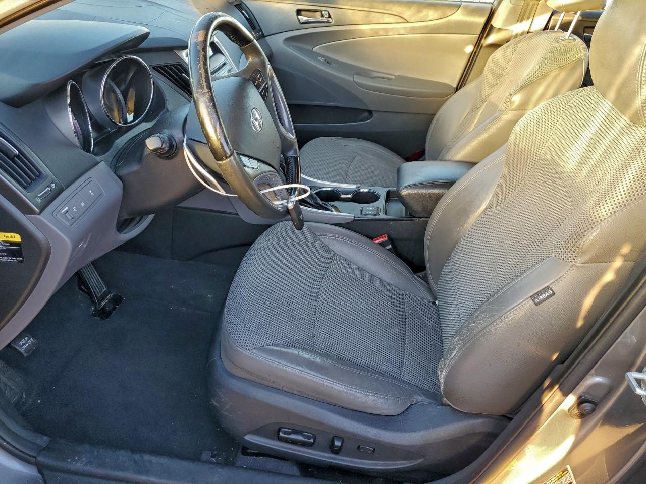 2013 HYUNDAI SONATA SE photo 7
