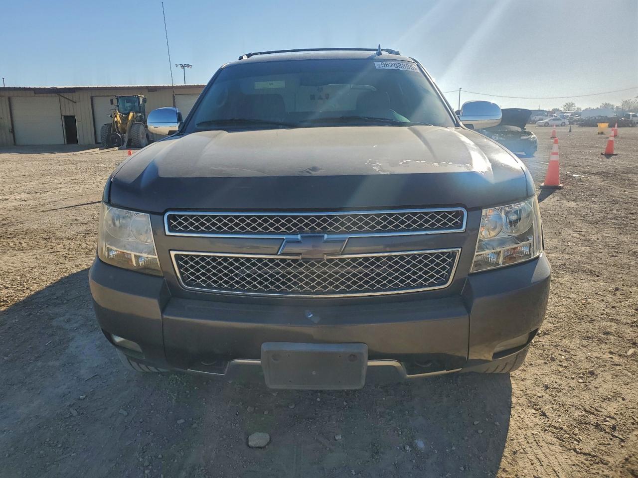 2011 CHEVROLET AVALANCHE LT photo 5