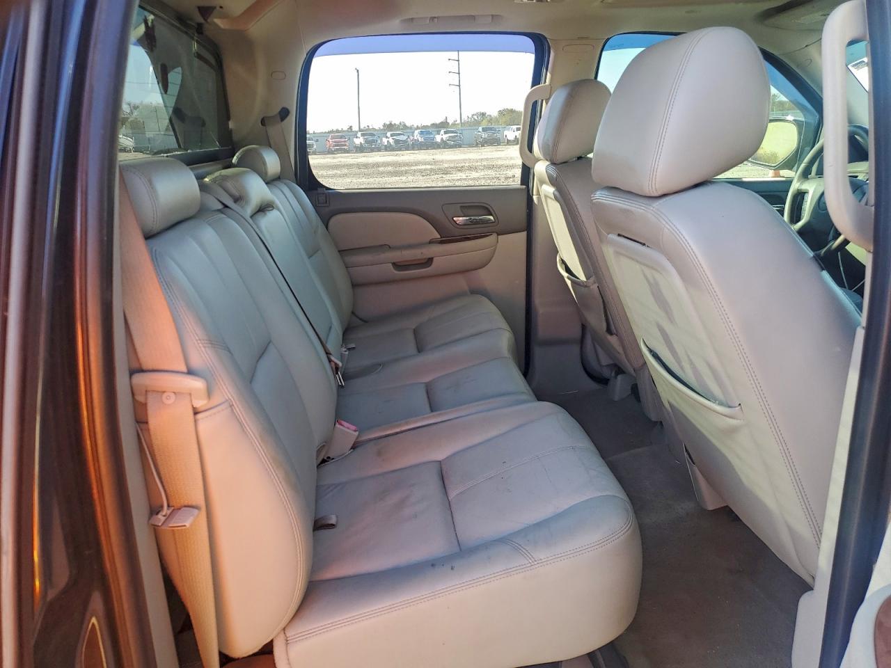 2011 CHEVROLET AVALANCHE LT photo 10