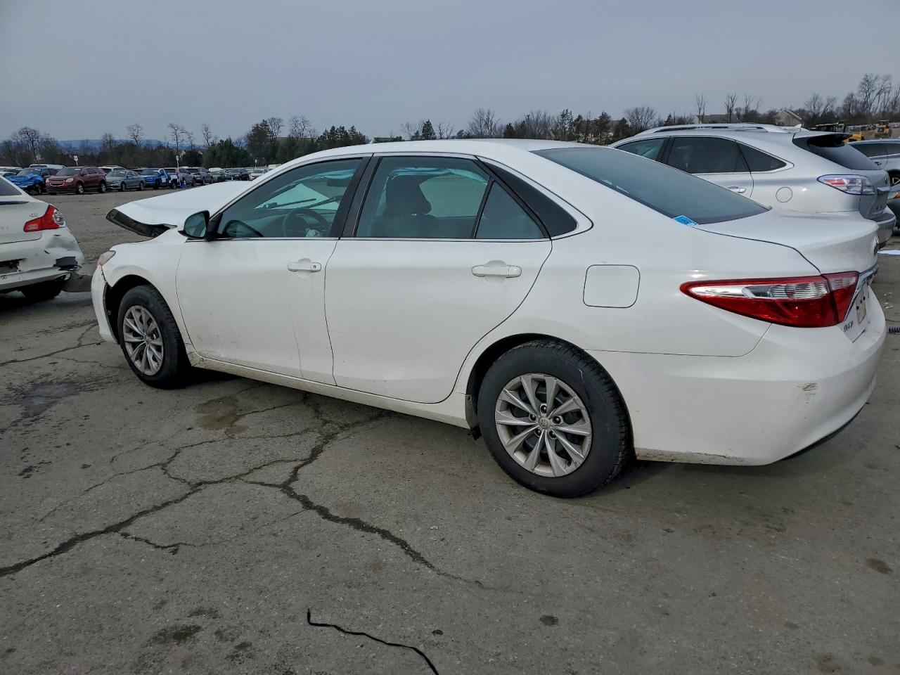 2017 TOYOTA CAMRY LE photo 2