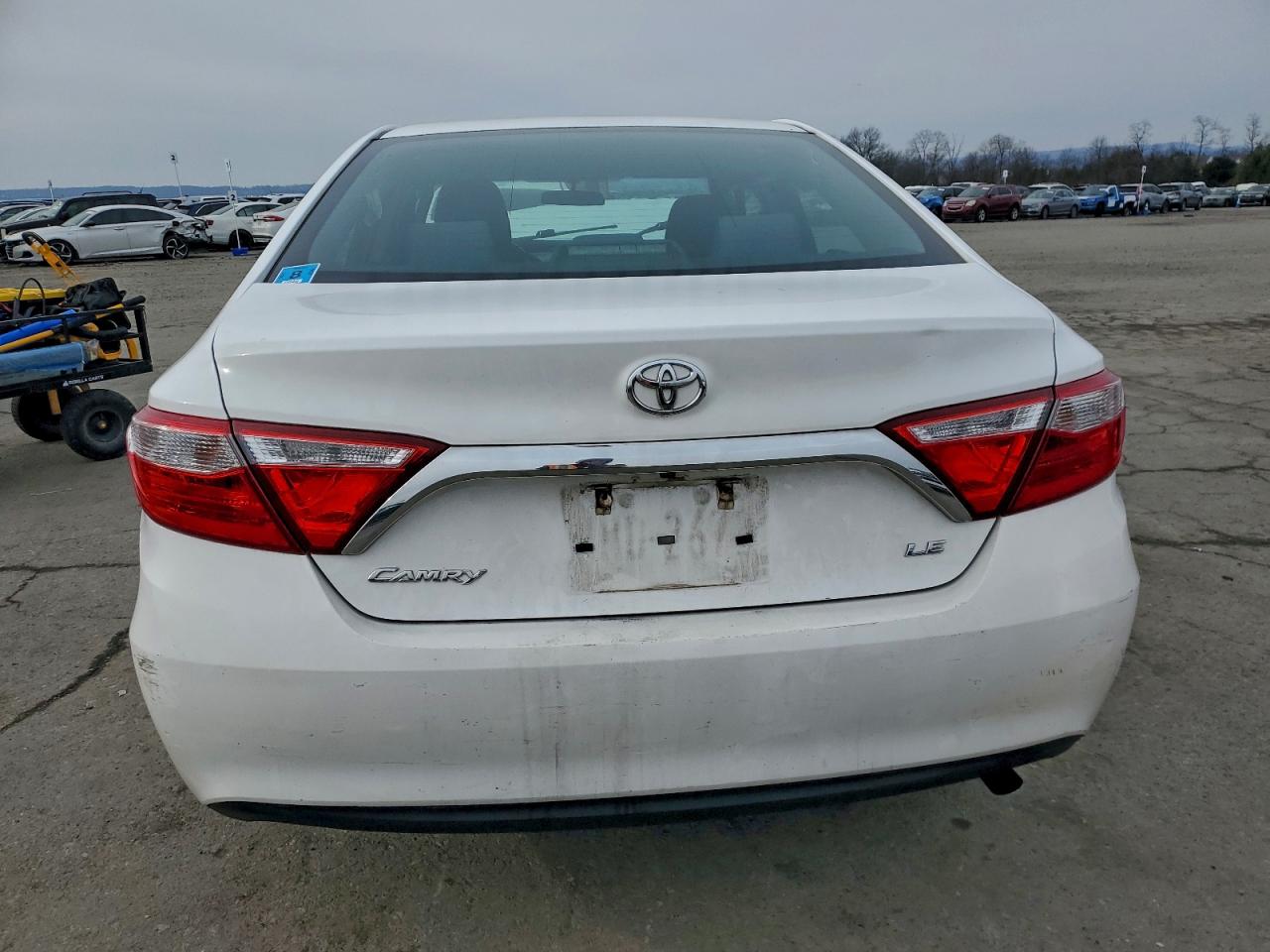 2017 TOYOTA CAMRY LE photo 6