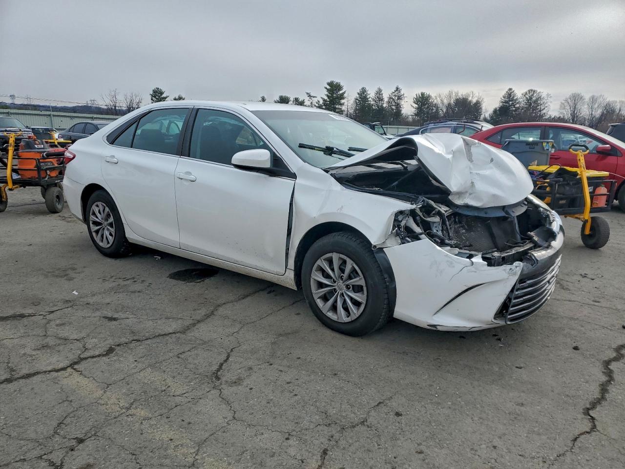 2017 TOYOTA CAMRY LE photo 4