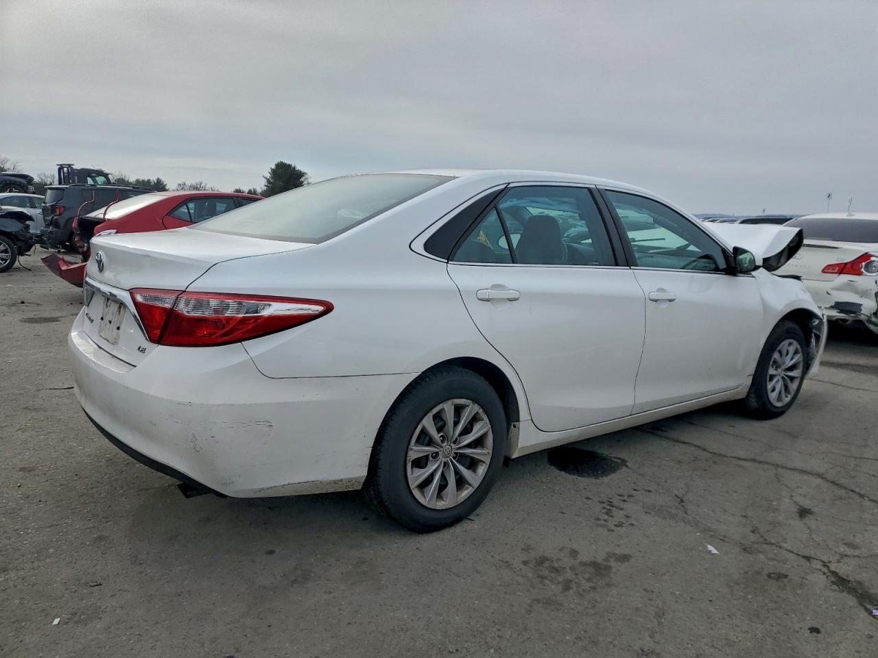 2017 TOYOTA CAMRY LE photo 3