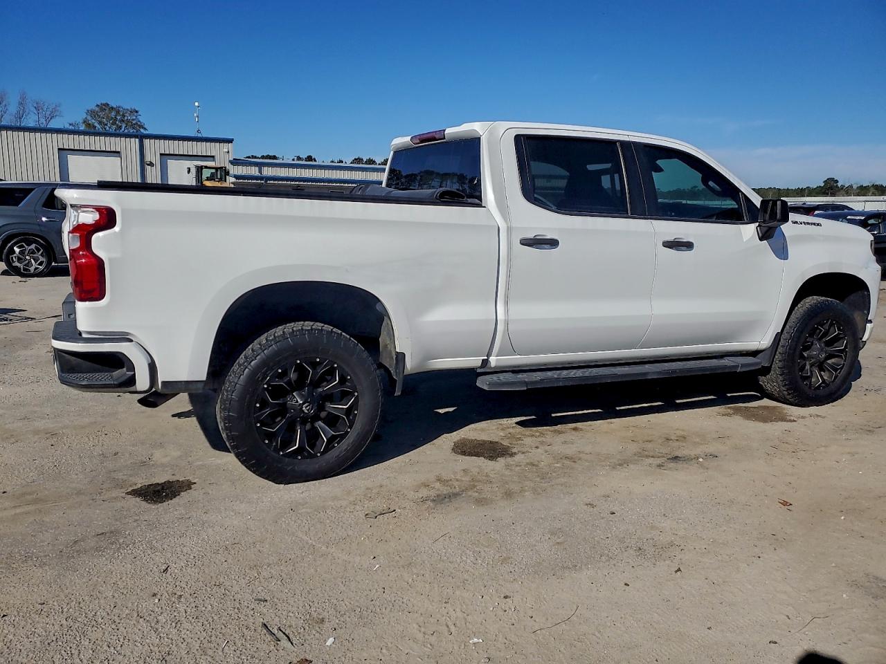 2020 CHEVROLET SILVERADO C1500 CUSTOM photo 3