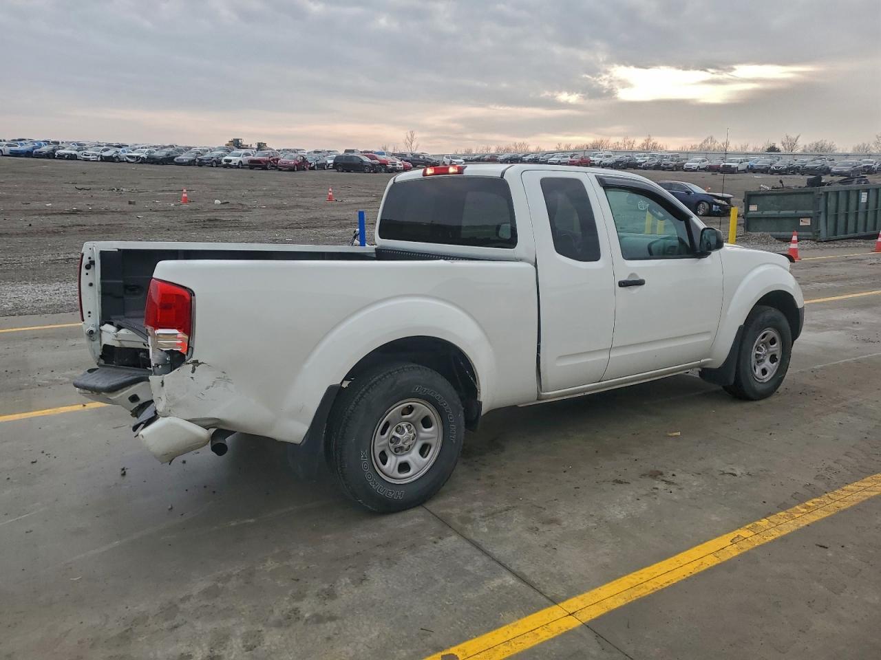 2019 NISSAN FRONTIER S photo 3