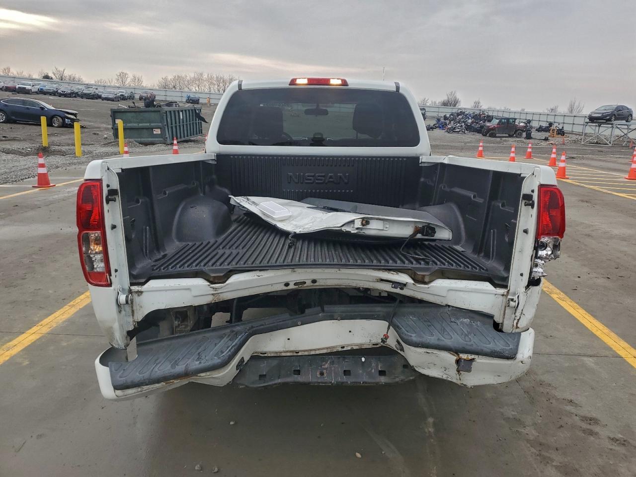 2019 NISSAN FRONTIER S photo 6