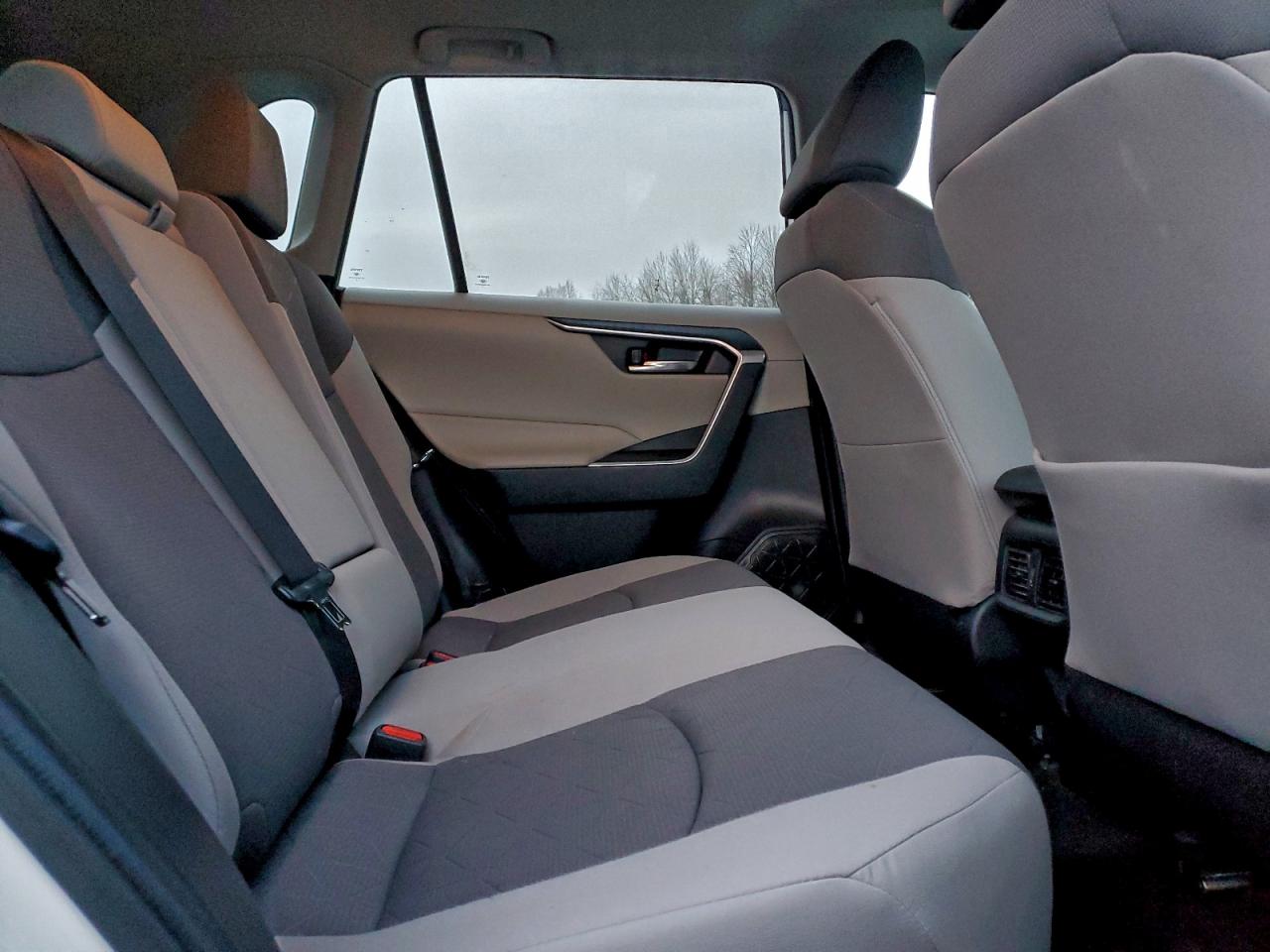 2021 TOYOTA RAV4 XLE photo 10